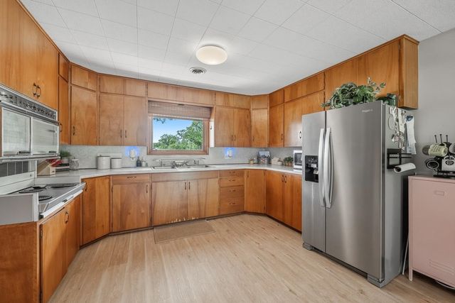 230 S Westview, Andover, KS 67002
