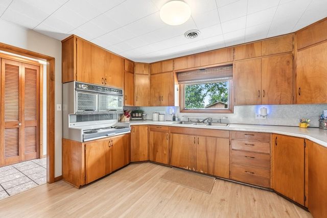 230 S Westview, Andover, KS 67002