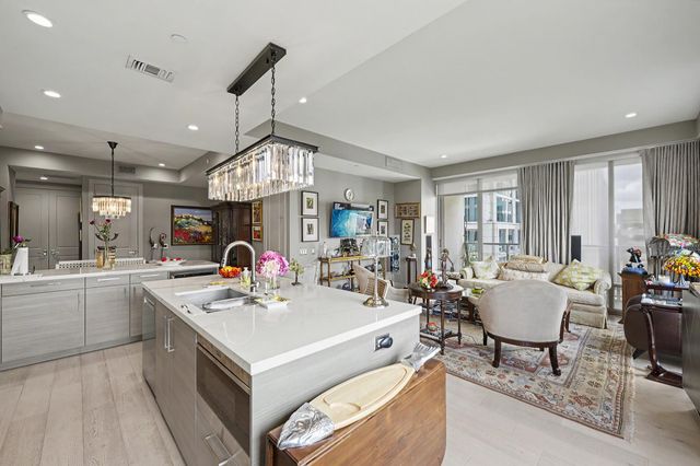 2047 Westcreek Lane 403, Houston, TX 77027