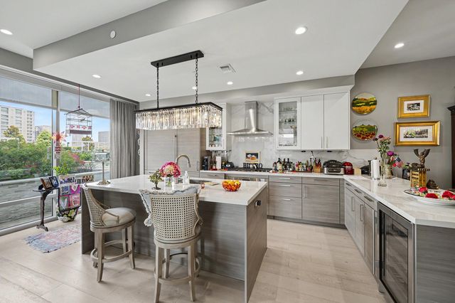 2047 Westcreek Lane 403, Houston, TX 77027