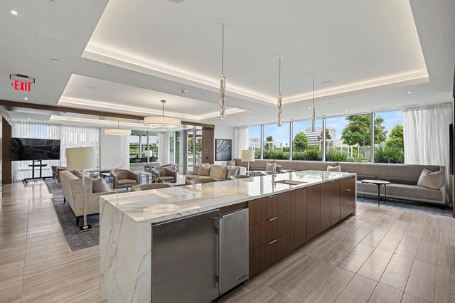 2047 Westcreek Lane 403, Houston, TX 77027