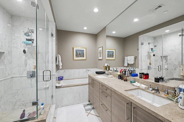 2047 Westcreek Lane 403, Houston, TX 77027