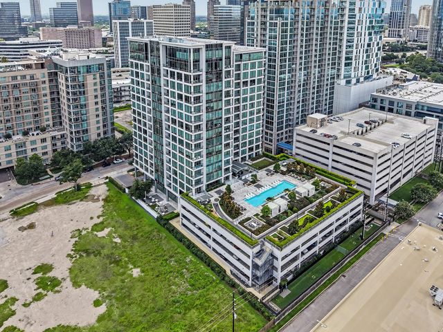 2047 Westcreek Lane 403, Houston, TX 77027