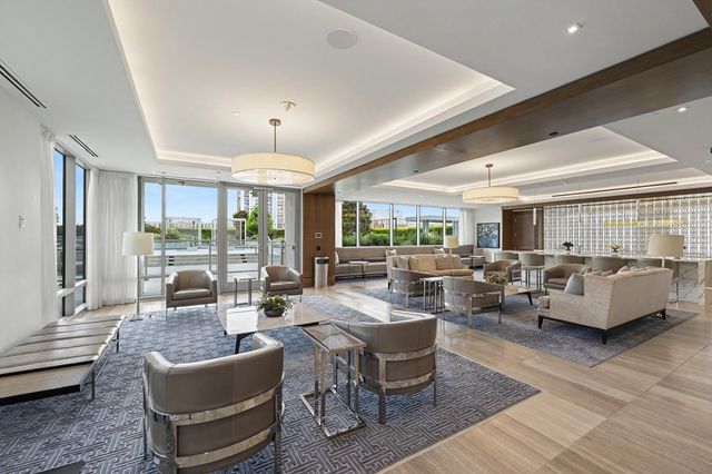 2047 Westcreek Lane 403, Houston, TX 77027