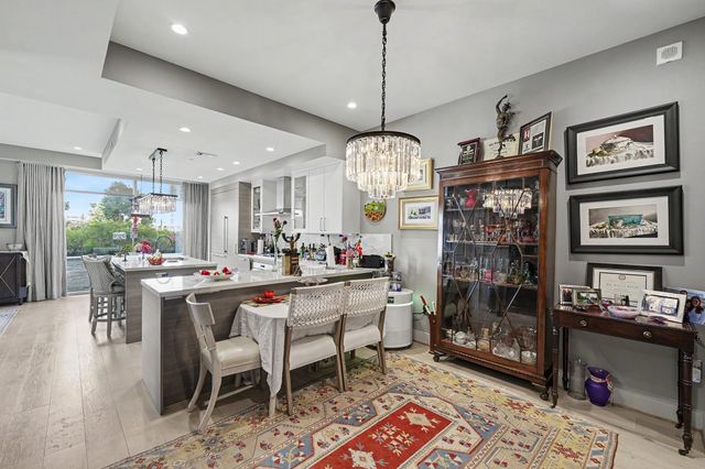 2047 Westcreek Lane 403, Houston, TX 77027