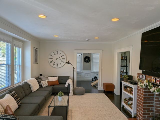 98 Rock Glen Rd, Medford, MA 02155