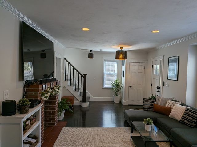 98 Rock Glen Rd, Medford, MA 02155
