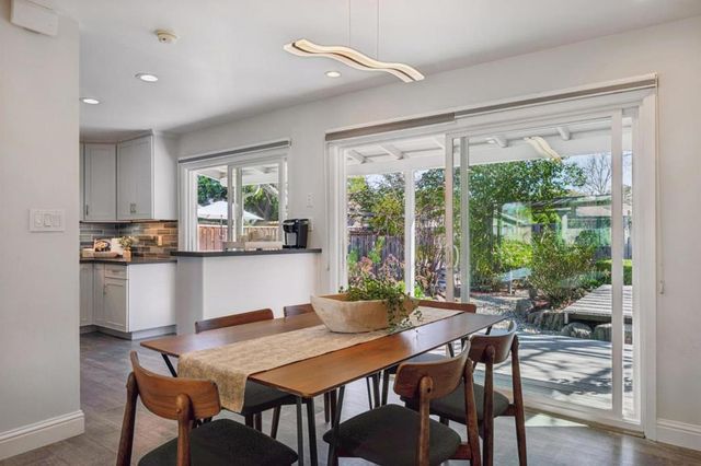 2825 Washington Avenue, Redwood City, CA 94061