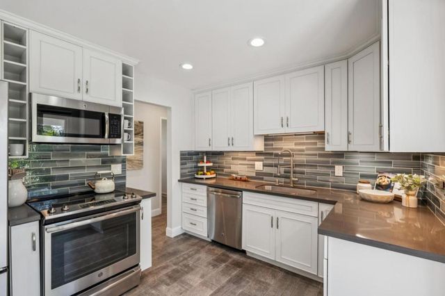 2825 Washington Avenue, Redwood City, CA 94061