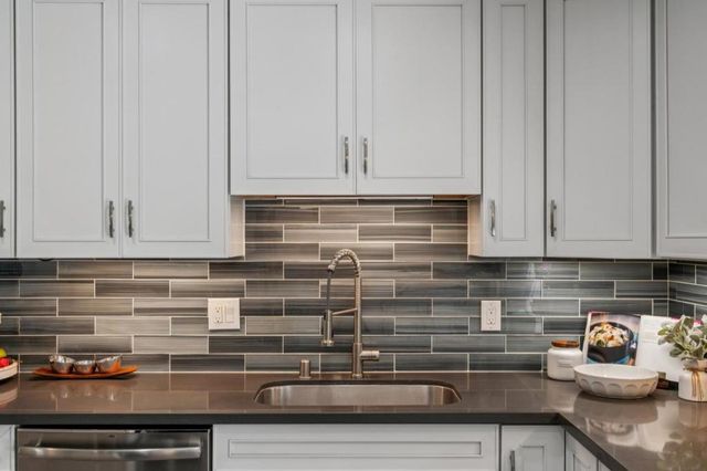 2825 Washington Avenue, Redwood City, CA 94061