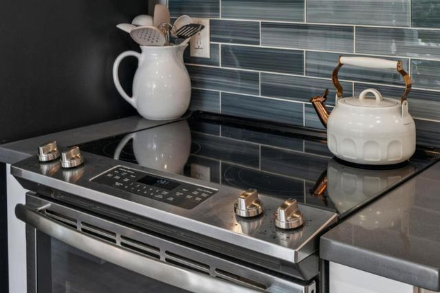 2825 Washington Avenue, Redwood City, CA 94061