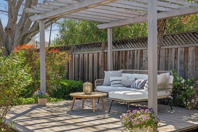 2825 Washington Avenue, Redwood City, CA 94061