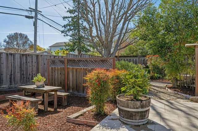 2825 Washington Avenue, Redwood City, CA 94061