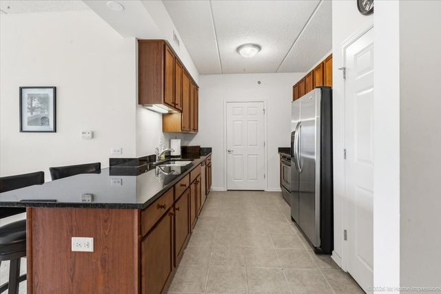 9530 Cook Avenue 411, Oak Lawn, IL 60453