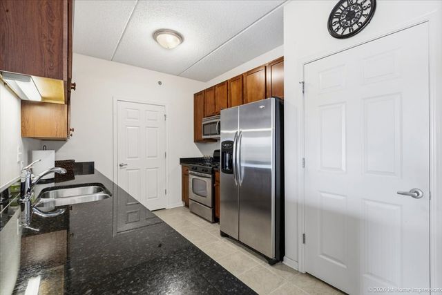 9530 Cook Avenue 411, Oak Lawn, IL 60453
