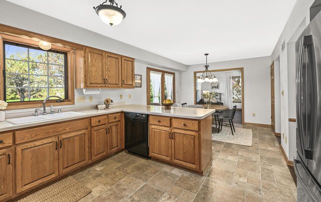 150 Fairfield COURT, Oak Creek, WI 53154