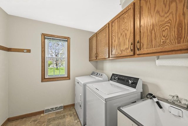 150 Fairfield COURT, Oak Creek, WI 53154