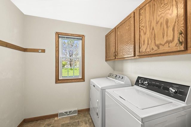 150 Fairfield COURT, Oak Creek, WI 53154