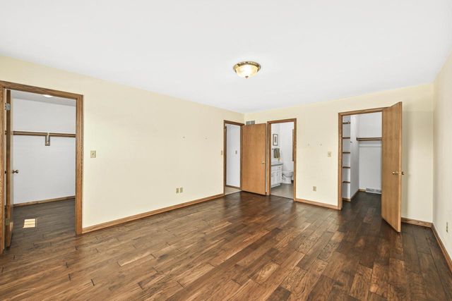 150 Fairfield COURT, Oak Creek, WI 53154