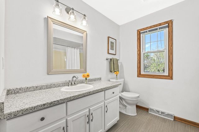 150 Fairfield COURT, Oak Creek, WI 53154