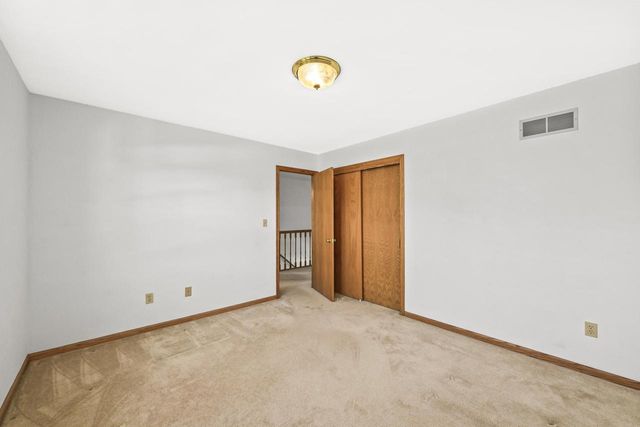 150 Fairfield COURT, Oak Creek, WI 53154