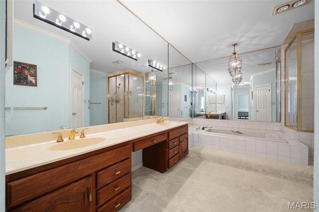 260 Carlyle Lake Drive, Creve Coeur, MO 63141