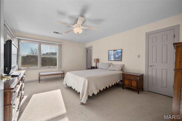 260 Carlyle Lake Drive, Creve Coeur, MO 63141