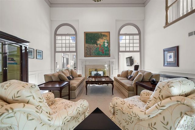 260 Carlyle Lake Drive, Creve Coeur, MO 63141