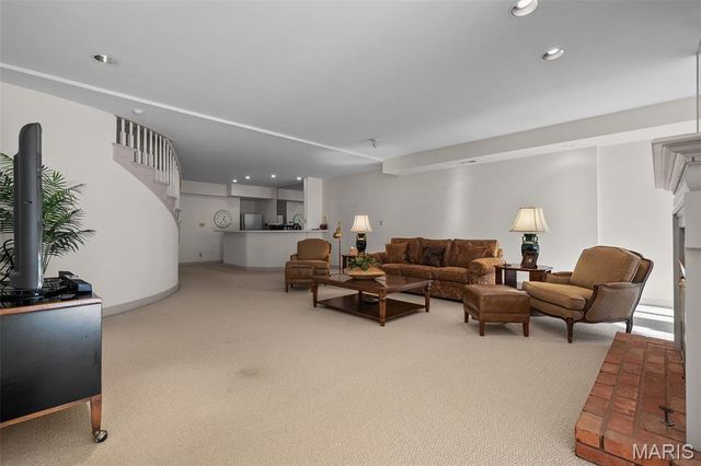 260 Carlyle Lake Drive, Creve Coeur, MO 63141