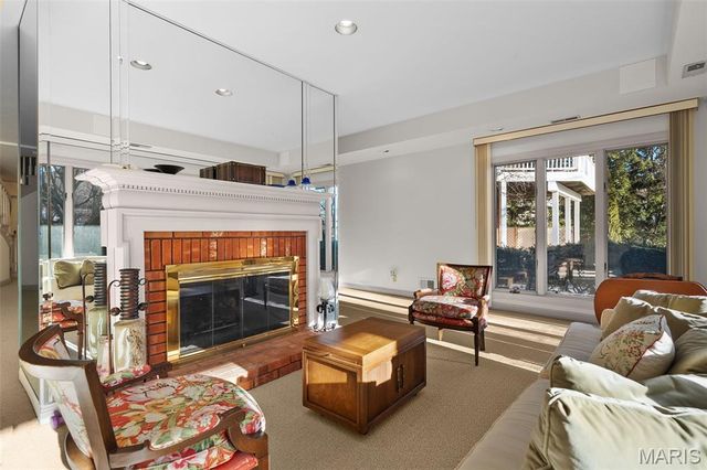 260 Carlyle Lake Drive, Creve Coeur, MO 63141