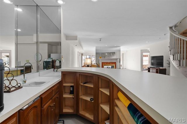 260 Carlyle Lake Drive, Creve Coeur, MO 63141