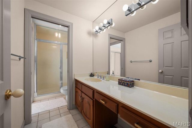 260 Carlyle Lake Drive, Creve Coeur, MO 63141