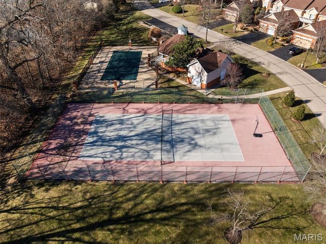 260 Carlyle Lake Drive, Creve Coeur, MO 63141