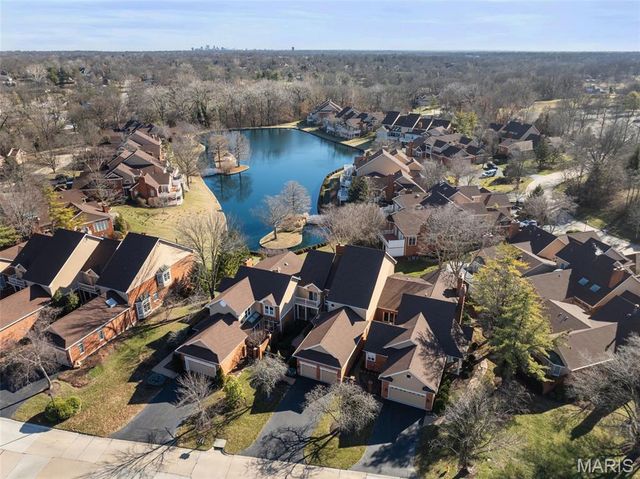 260 Carlyle Lake Drive, Creve Coeur, MO 63141