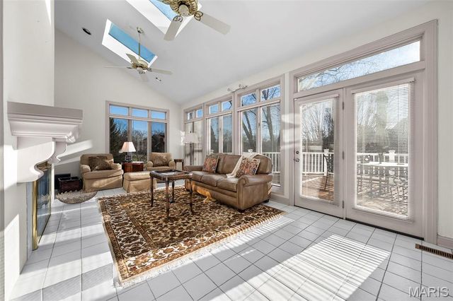 260 Carlyle Lake Drive, Creve Coeur, MO 63141