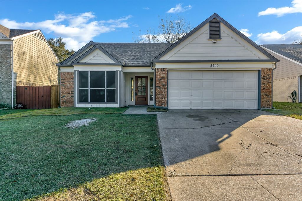 2549 Creekwood Lane, Fort Worth, TX 76123