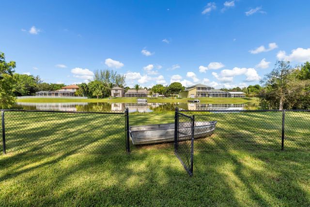 825 Whippoorwill Trl, West Palm Beach, FL 33411