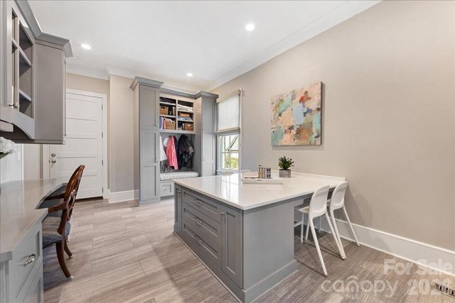 2800 Wintergreen Drive, Charlotte, NC 28211