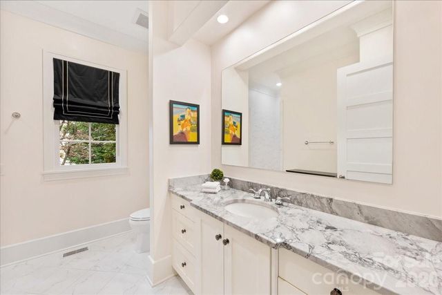 2800 Wintergreen Drive, Charlotte, NC 28211