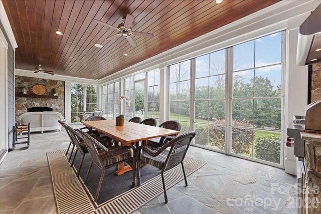 2800 Wintergreen Drive, Charlotte, NC 28211