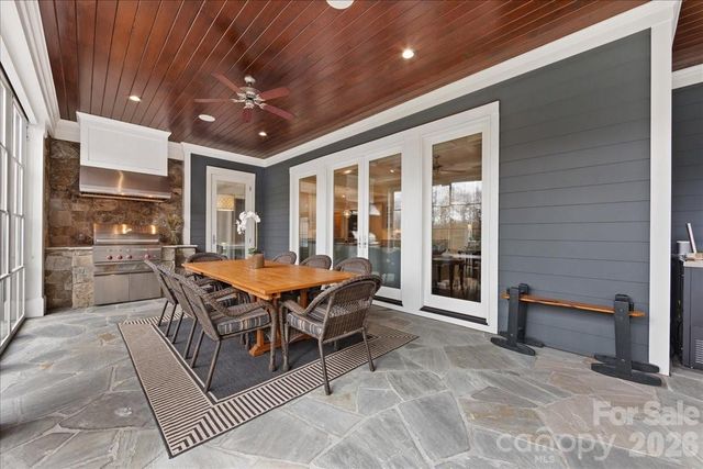 2800 Wintergreen Drive, Charlotte, NC 28211