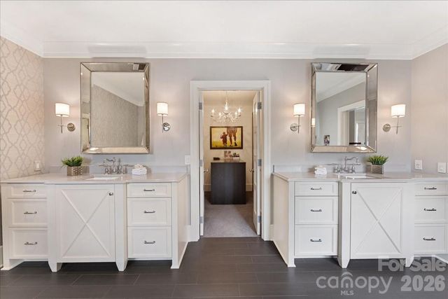 2800 Wintergreen Drive, Charlotte, NC 28211