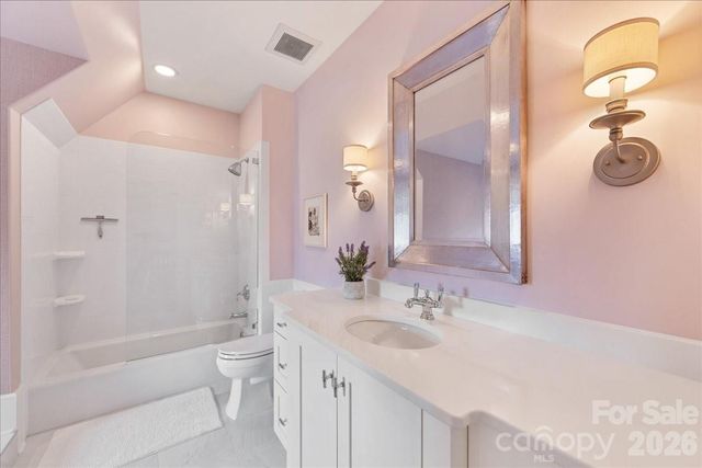 2800 Wintergreen Drive, Charlotte, NC 28211