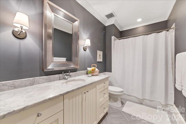 2800 Wintergreen Drive, Charlotte, NC 28211