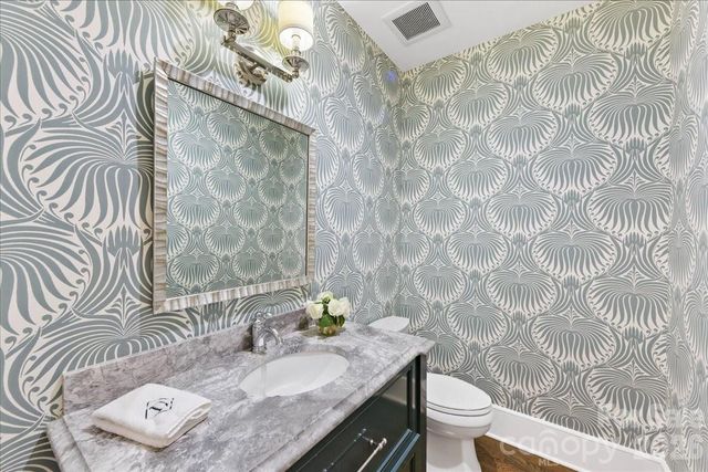 2800 Wintergreen Drive, Charlotte, NC 28211