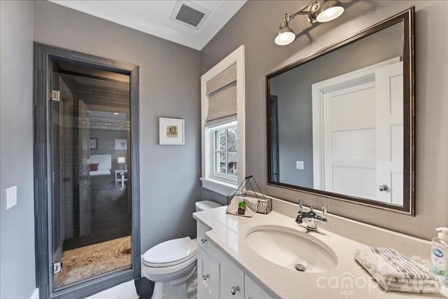 2800 Wintergreen Drive, Charlotte, NC 28211