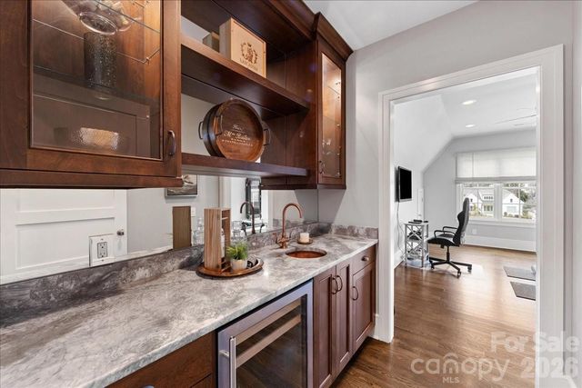 2800 Wintergreen Drive, Charlotte, NC 28211