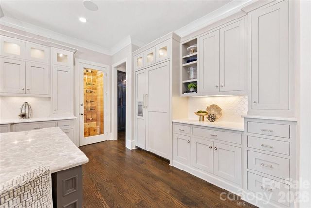 2800 Wintergreen Drive, Charlotte, NC 28211