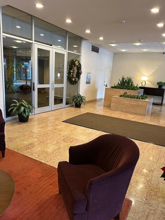 77 Pond Ave 407, Brookline, MA 02445