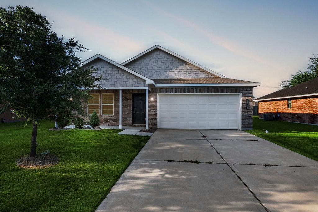 1003 Star Fish Drive, Bay City, TX 77414